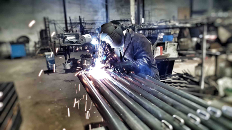 Какие материалы используют при изготовлении уличного спортивного оборудования в Ижевске?